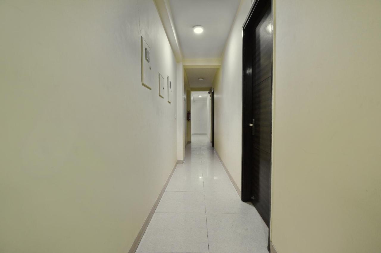 Oyo 4930 Stay Em Residency Nueva Delhi Exterior foto